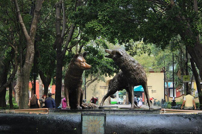 Teotihuacan & Guadalupe Shrine + Xochimilco, Coyoacán & Frida Kahlo Combo Tour - Guides are the secret sauce here
