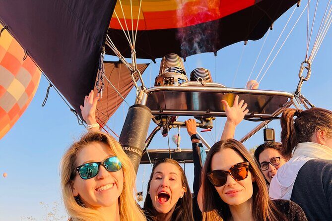Teotihuacán in a hot air balloon with Transportation from CDMX - English support and group size: the vibe you should expect
