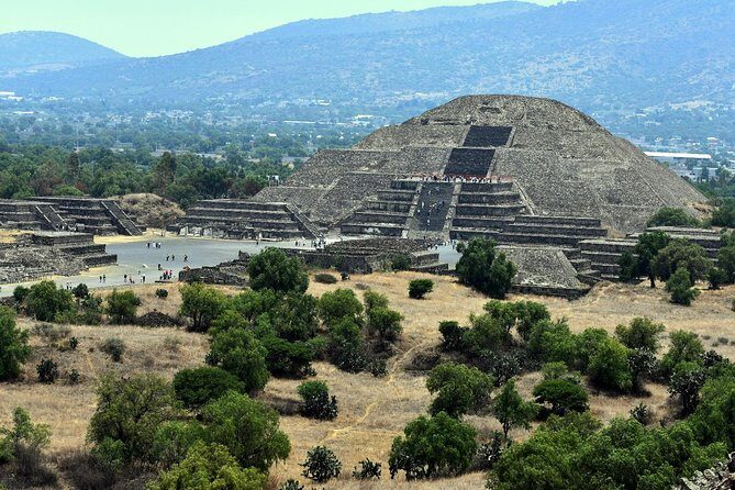 Teotihuacan Piramids and Shrine of Guadalupe without Lunch from Mexico City - Museo de la Basilica de Guadalupe: Tres Culturas Plaza and a Sacred Stop