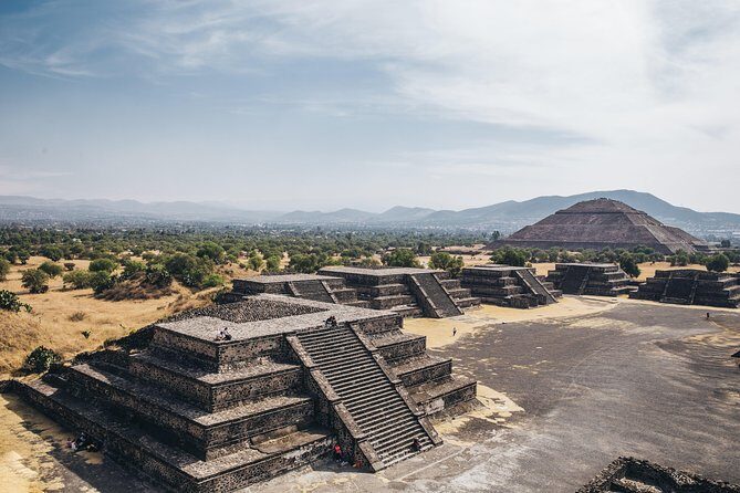Teotihuacan Piramids and Shrine of Guadalupe without Lunch from Mexico City - Guide Quality and Group Size: When Explanation Matters