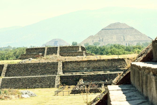 Teotihuacan Piramids and Shrine of Guadalupe without Lunch from Mexico City - Time for Shops: A Possible Detour on the Way Through the Day