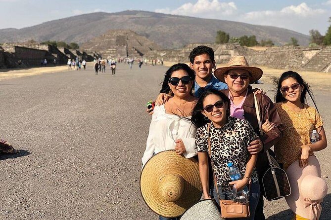 Teotihuacan Pyramid and Basilica Day Tour from CDMX - Lunch at El Jaguar: a necessary break, but don’t assume food is included