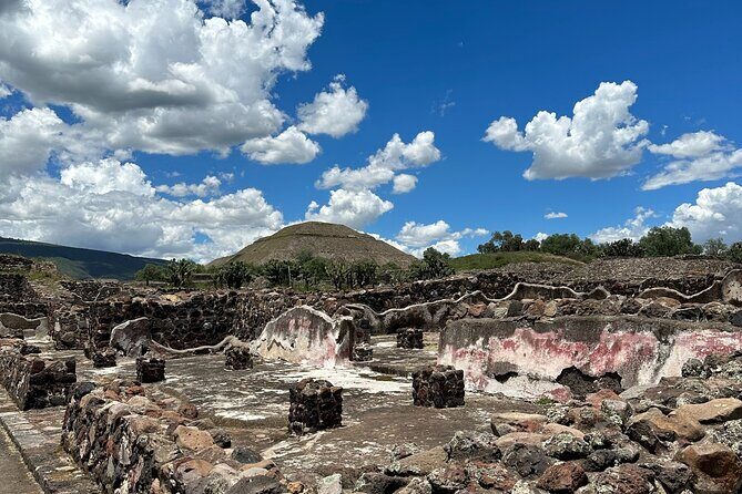 Teotihuacan Pyramids Private Tour from Mexico City - Stop 2: Pyramid of the Moon and the Contrast That Matters
