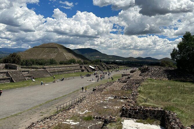 Teotihuacan Pyramids Private Tour from Mexico City - Calzada de los Muertos: The Avenue of the Dead Walk