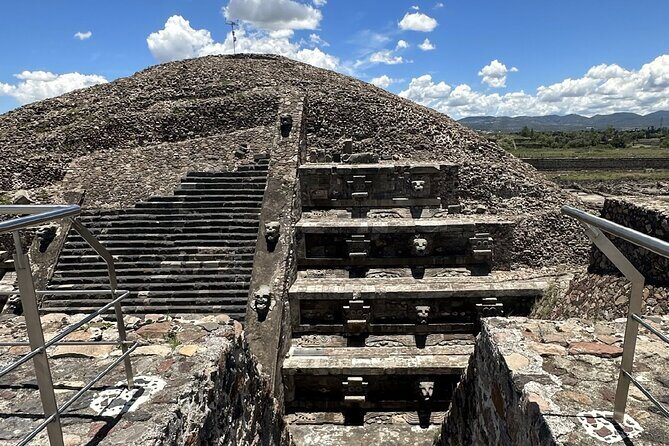 Teotihuacan Pyramids Private Tour from Mexico City - Palacio de Quetzalpapálotl: The Courtyard of Pillars