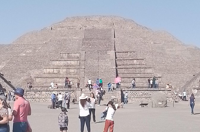 Teotihuacan Pyramids Tour with Pickup from your hotel in CDMX - Stop 6: Basilica of Guadalupe complex time (more than one photo angle)