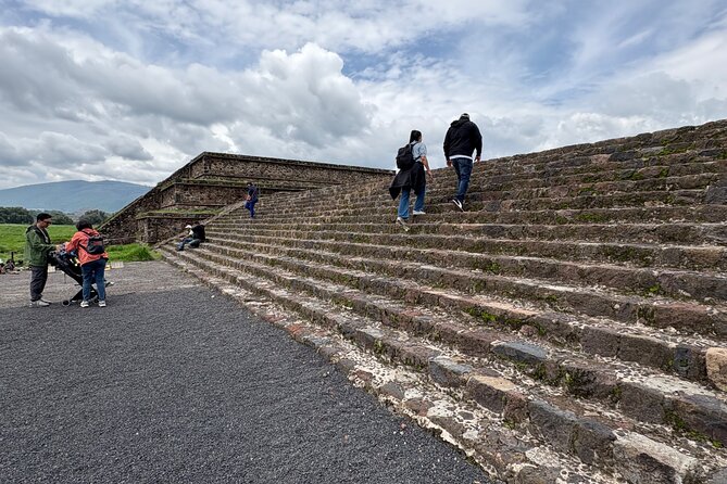 Teotihuacan Pyramids VIP Tour without Commercial Stops - The Guides: What Makes Teotihuacan Click
