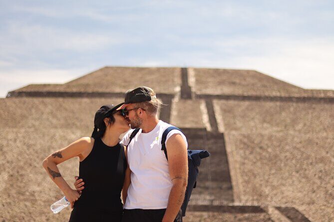 Teotihuacan Pyramids with Cave Visit and CDMX Transportation - The Restaurant Stop at Huehueteotl: Convenient, Not Guaranteed