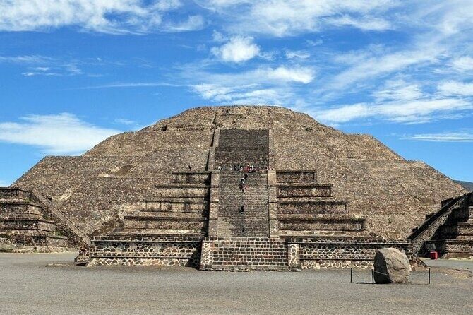 Teotihuacan, Shrine of Guadalupe & Tlatelolco - Stop 2: Teotihuacan pyramids with Sun and Moon views