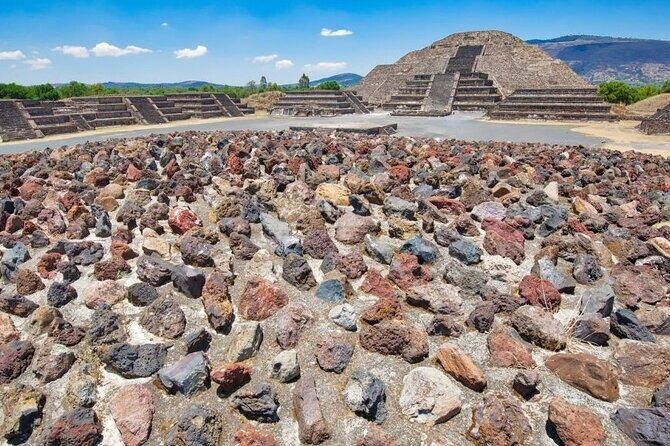 Teotihuacan, Shrine of Guadalupe & Tlatelolco - Stop 3: The Basilica of Santa María de Guadalupe and the Juan Diego story