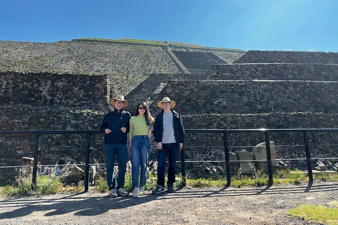 Teotihuacan Tour with Basilica of Guadalupe and Tlatelolco - Basilica of Santa María de Guadalupe and Tepeyac hill: the place’s emotional gravity