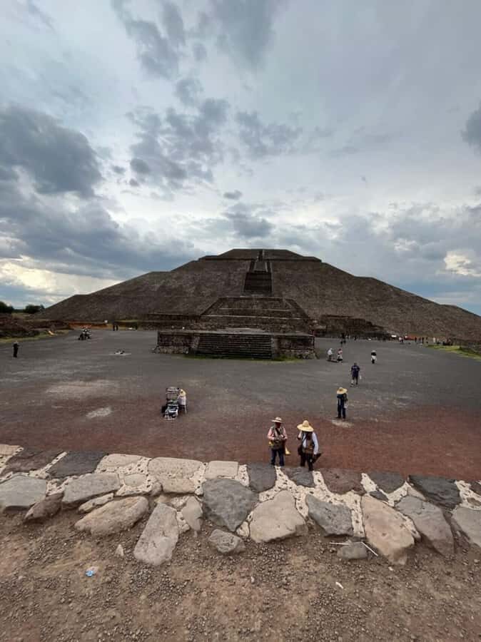 Teotihuacan VIP: Tour of the pyramids and Basilica of Guadalupe, tourist areas - Teotihuacan VIP timing: why the early start matters