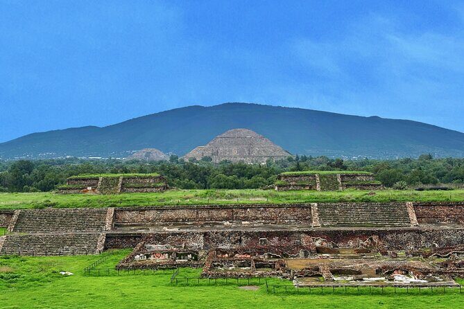Teotihuacan without obligatory stops. No shops or restaurants. - Temple of Quetzalcoatl and the Citadel-Style Stops