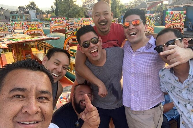 The best walk in Xochimilco - Exploring at your own pace: crafts, restaurants, and greenhouses