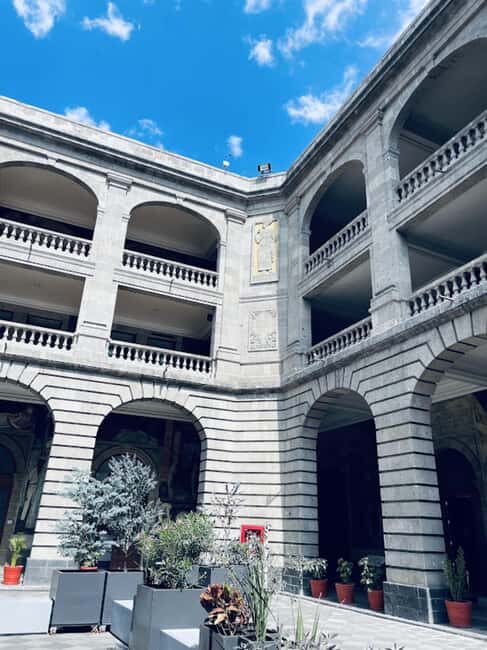 The Steps of Frida: Mexico City - Casa Kahlo vs the Blue House: how to choose your ending