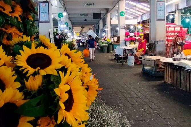 Tortilla Crawl: Food Tour in Mexico City - Mercado de Jamaica: flowers, snacks, and your first tortilla tastings