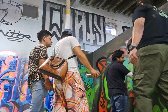 Tour Evolution of Muralism paints your Grafiti - Ex Fábrica MX: where graffiti becomes part of an art district