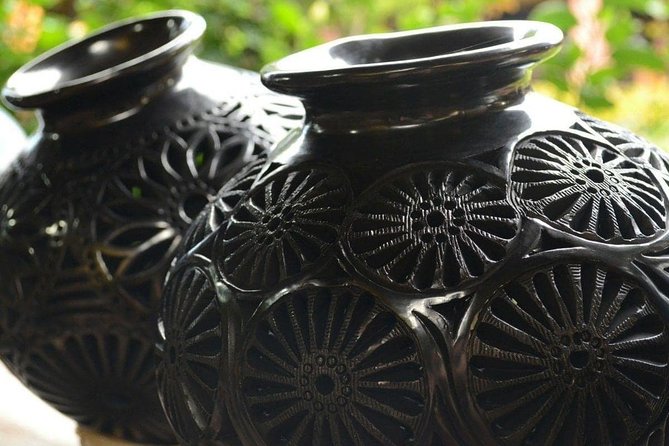 Tour Monte Albán "clasico" - The mezcal stop in San Antonio Arrazola: watch the process, then taste if you want