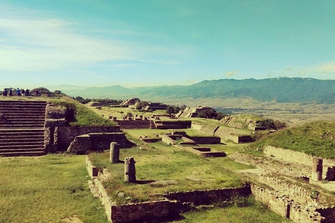 Tour Monte Albán "clasico" - Black clay ceramics in San Bartolo Coyotepec: why the “black” is the point