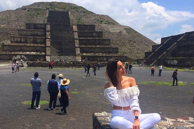 Tour Teotihuacan and Guadalupano Sanctuary - Stop 1: Tlatelolco and the Plaza de las Tres Culturas you can feel