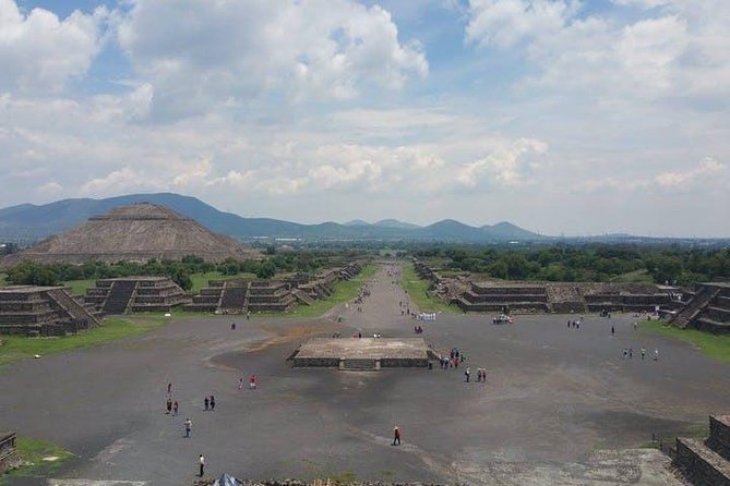 Tour Teotihuacan and Guadalupano Sanctuary - Stop 4: Teotihuacán’s pyramids, Causeway of the Dead, and tastings