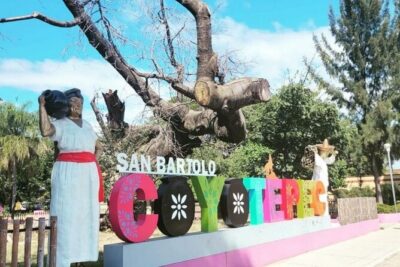 Tour to artisan towns of Oaxaca - San Bartolo Coyotepec: black clay pottery and generations of technique