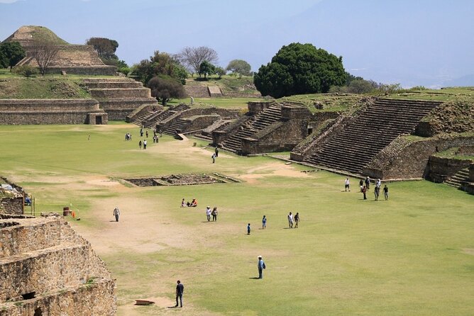 Tour to Monte Alban, Arrazola and San Bartolo - Stop 1: Monte Albán’s urban ruins and the Teotihuacán thread