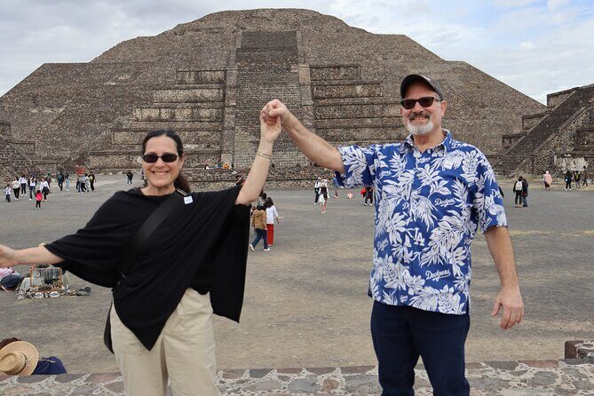 Tour to Teotihuacan, Basilica of Guadalupe and Tlatelolco - Basilica de Santa Maria de Guadalupe: guided focus and time to absorb it