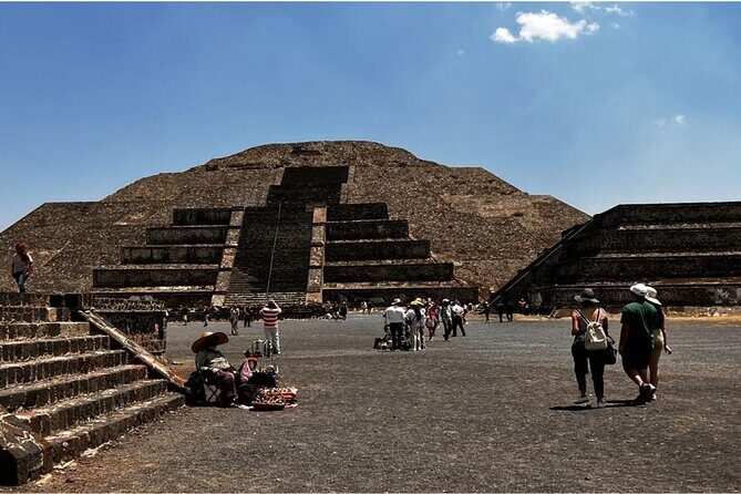 Tour to Teotihuacan, Basilica of Guadalupe and Tlatelolco - Getting picked up before 9:00: meeting points and timing reality