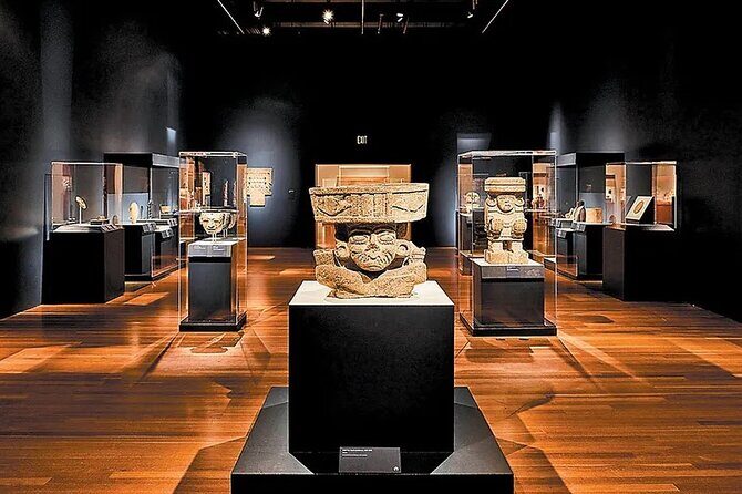 Tour to Teotihuacan includes Cuevas a mystical History - Teotihuacán Pyramids: Sun, Moon, Avenue of the Dead, and the Museum (2 Hours)