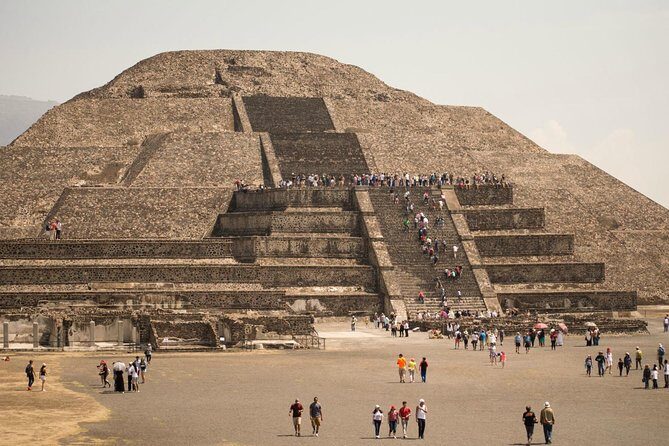 Tour to the Pyramids of Teotihuacán and Basilica of Guadalupe - Stop 1: Teotihuacán with a 2-hour timed visit