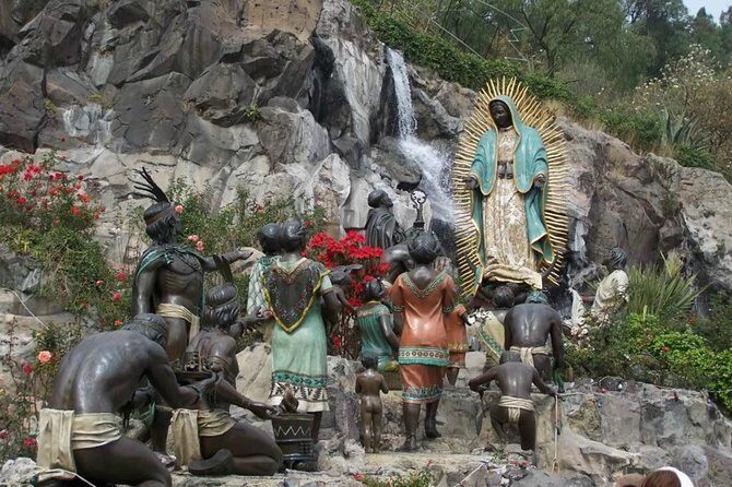 Tour to the Pyramids of Teotihuacán and Basilica of Guadalupe - Stop 3: Plaza de las Tres Culturas for a quick look