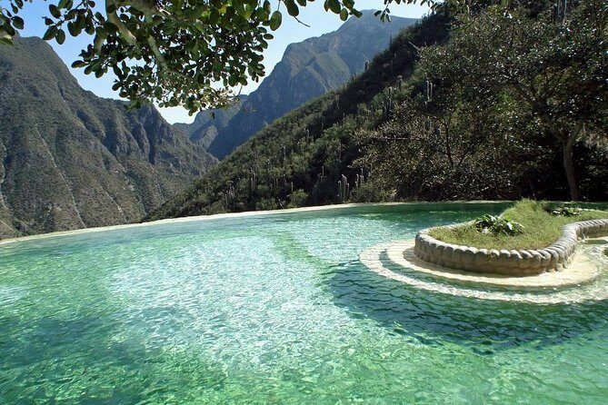 Tour to the Tolantongo Caves, starting from Querétaro - Grutas Tolantongo walkthrough: pools, caves, thermal river, and waterfalls