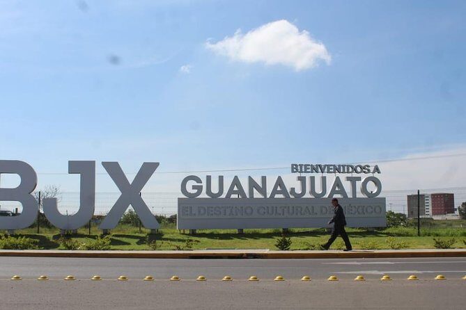 Transfer between San Miguel de Allende and BJX airport - The BJX Meet-Up System: Sign, Text, or Call