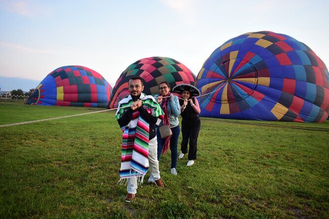 Transportation and Hot Air Balloon Flight Teotihuacán - First lights over Teotihuacán: what the day feels like