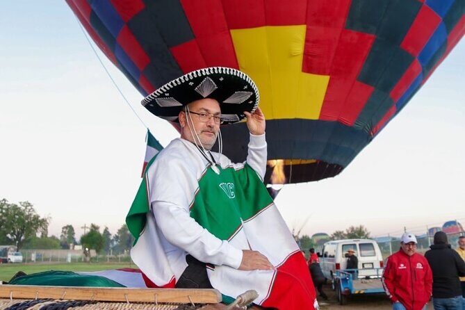 Transportation and Hot Air Balloon Flight Teotihuacán - The inflation viewing at 6:30 am: your best photo window