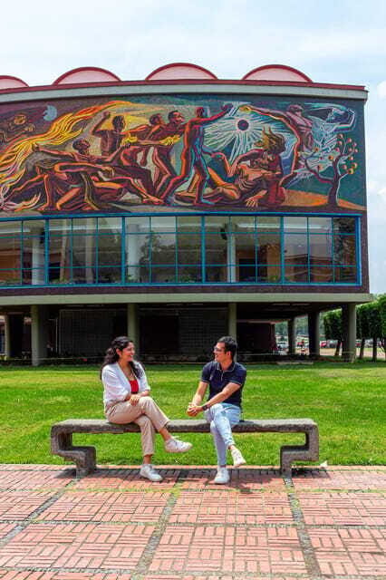 UNAM: Murals & Revolution - The guide matters: spotting them and choosing your language