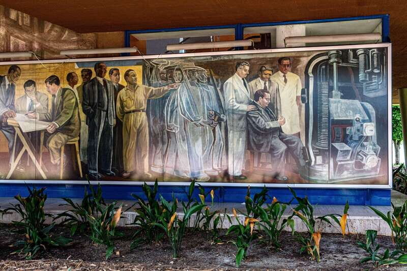 UNAM: Murals & Revolution - UNAM Central Library: why the 30-minute pause is worth it