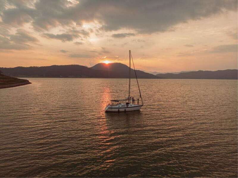 Valle de Bravo: Velero - Captain care: the crew experience you’ll likely notice