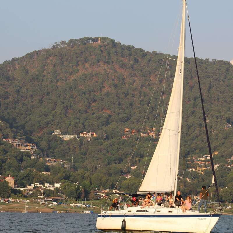 Valle de Bravo: Velero - Music and family-friendly vibes on a private sail