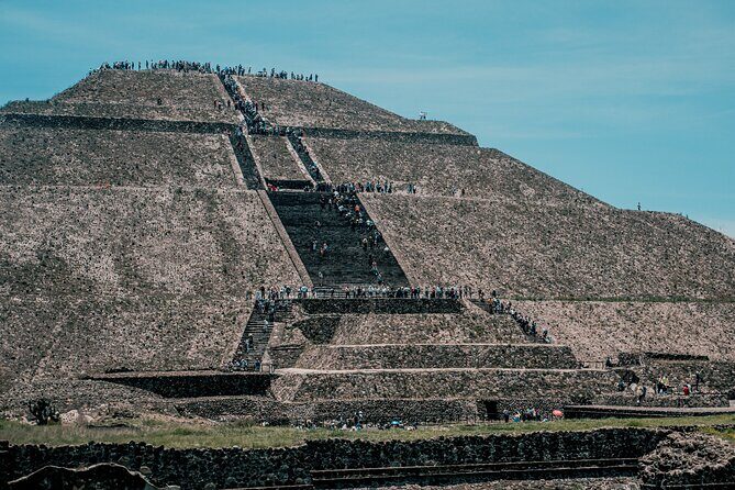 VIP Teotihuacan & Guadalupe Shrine Tour: A Journey Through Time - Museo de Sitio Teotihuacan: murals plus a calmer pace