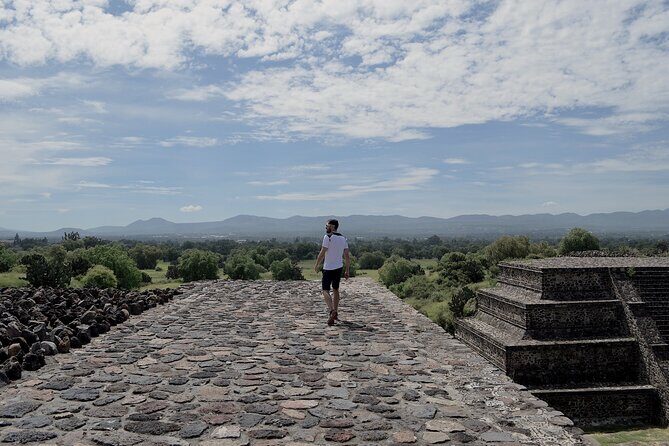 VIP Teotihuacan & Guadalupe Shrine Tour: A Journey Through Time - The Guadalupe Shrine guided visit: a different kind of meaning