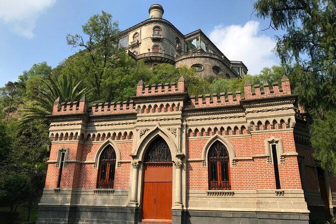 Visit the Imperial Castle in Chapultepec - Climbing to Chapultepec: what you’ll do before the castle