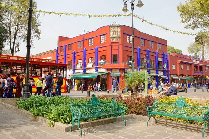 Visit to Xochimilco, Coyoacán and Ciudad Universitaria - Guide quality and group size: what you should watch for