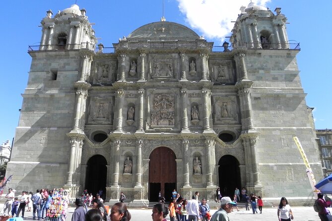 Walking tour and Museums Oaxaca - Temple of Santo Domingo de Guzmán: Baroque architecture with real visual impact