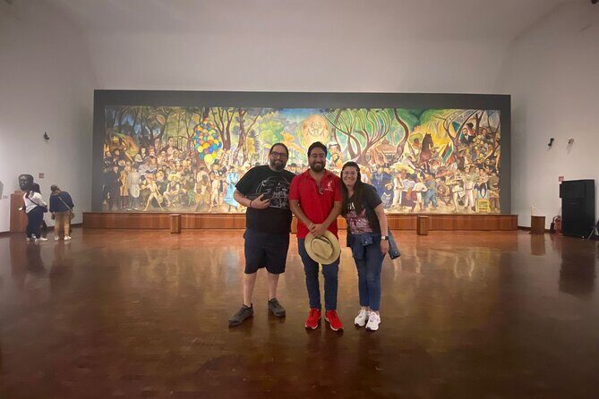 Walking Tour in Historic Center CDMX - Museo Nacional de Arte: the one-hand sculpture and the building itself