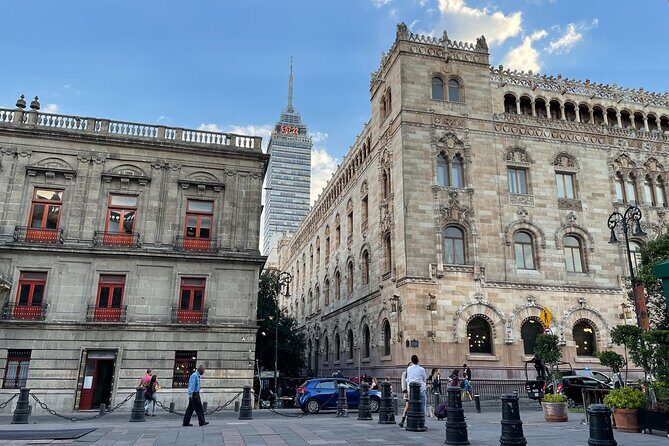 Walking Tour in Mexico City for Exploring their Cultural Heritage - Plaza de Santo Domingo: Spanish-Era Past Meets Mexico’s Mural Movement