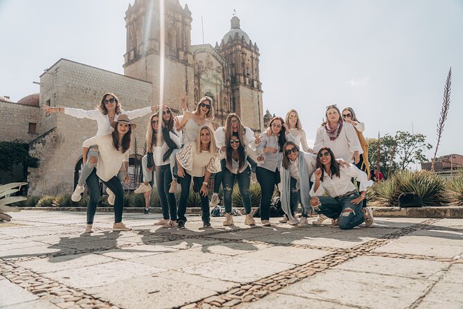 Walking tour with a local photographer in Oaxaca - Small Details That Make the Session Easier