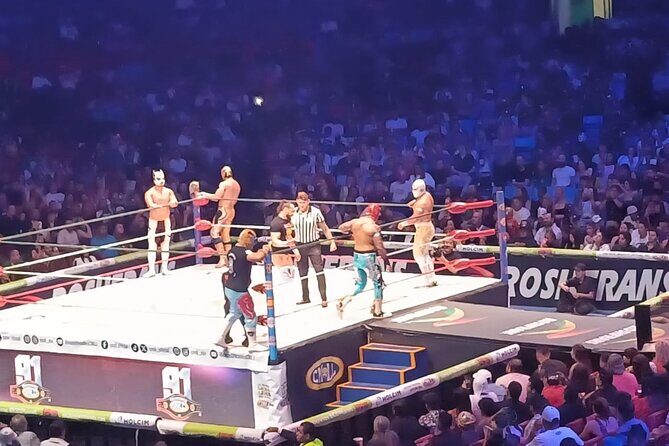 Wrestling + Tacos and Mezcal the best Experience - Arena México: masks, stunts, and the 80-plus-year spectacle