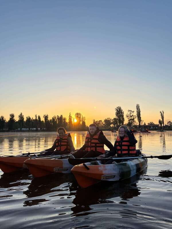 Xochimilco: amanecer en kayak Ciudad de México - History you can paddle: canals, chinampas, and Mexico City’s beginnings